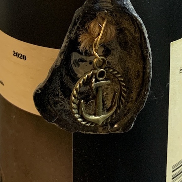 1 - Wine Bottle & Liquor Bottle Charm - Oyster shell with an Round Anchor Charm - Picture 5 of 7